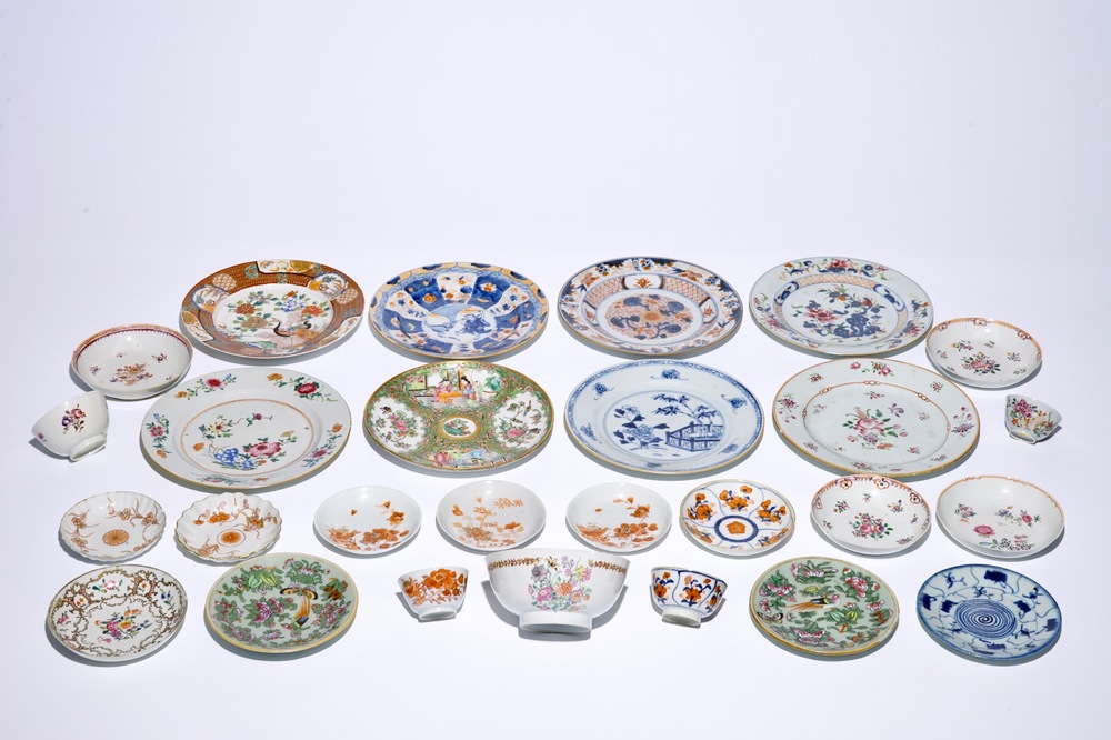 Un lot vari&eacute; en porcelaine de Chine bleu et blanc, famille rose et Imari, 18/19&egrave;me