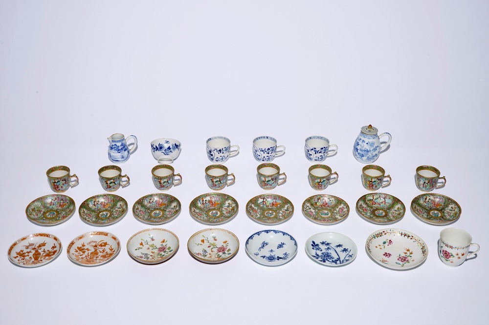 Un lot vari&eacute; en porcelaine de Chine bleu, blanc et famille rose, 18/19&egrave;me