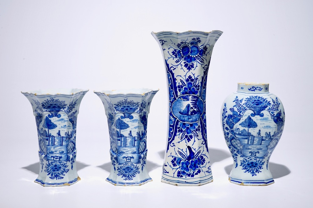 Une garniture de trois vases et un grand vase individuel en fa&iuml;ence de Delft bleu et blanc, 18&egrave;me