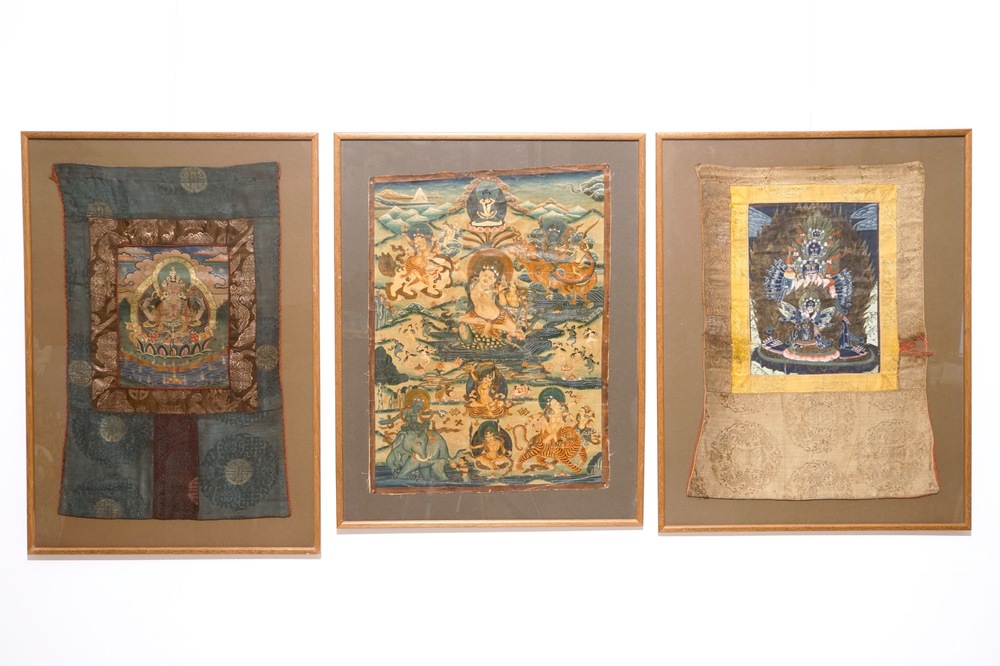 Een lot van drie thangkas, Tibet of Nepal, 19/20e eeuw