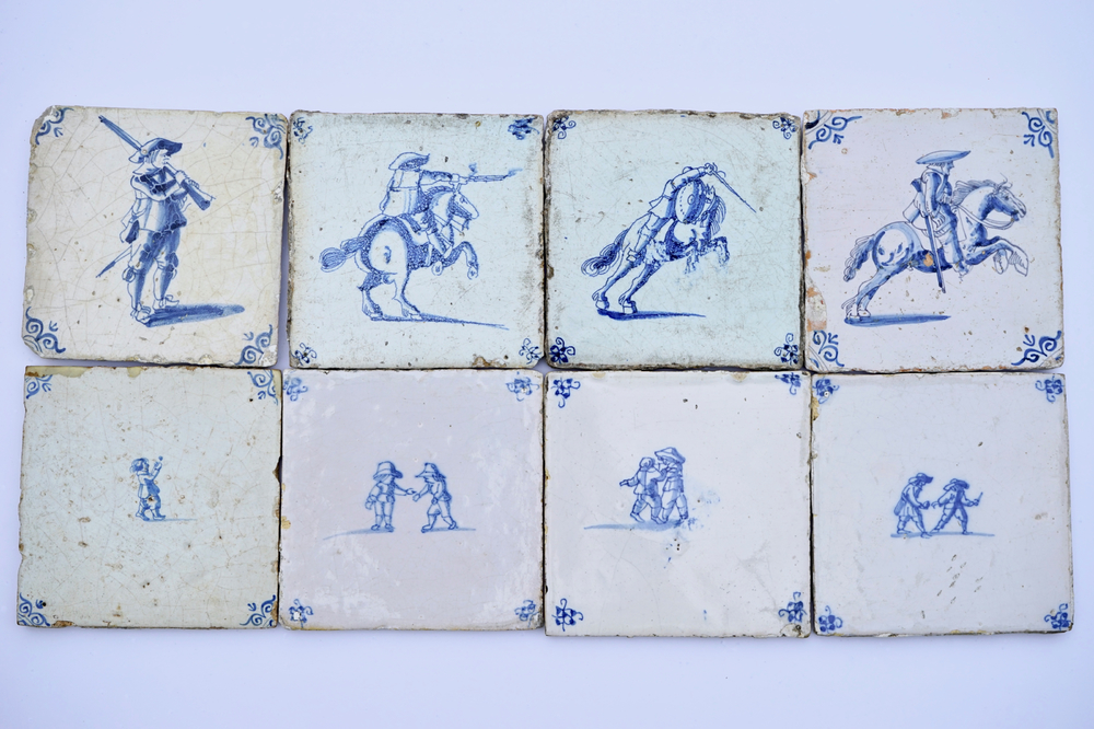 Huit carreaux en fa&iuml;ence de Delft bleu et blanc aux soldats et jeux d'enfants, 17/18&egrave;me