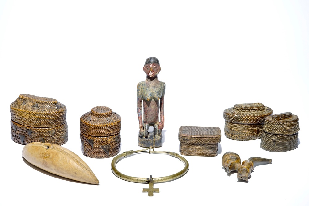 Five baskets, a polychrome wood figure, a pipe and a crucifix necklace, D.R. Congo, 1st half 20th C.