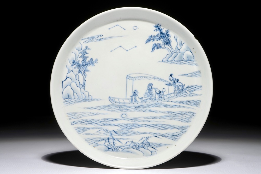 Une assiette en porcelaine de Chine bleu et blanc au style au crayon, Yongzheng