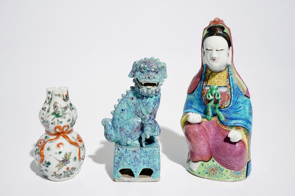 A Chinese robin's egg Buddhist lion, a famille rose Guanyin and a famille verte vase, 19/20th C.