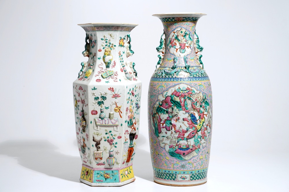 Twee Chinese famille rose vazen, &eacute;&eacute;n met reli&euml;fdecor, 19e eeuw