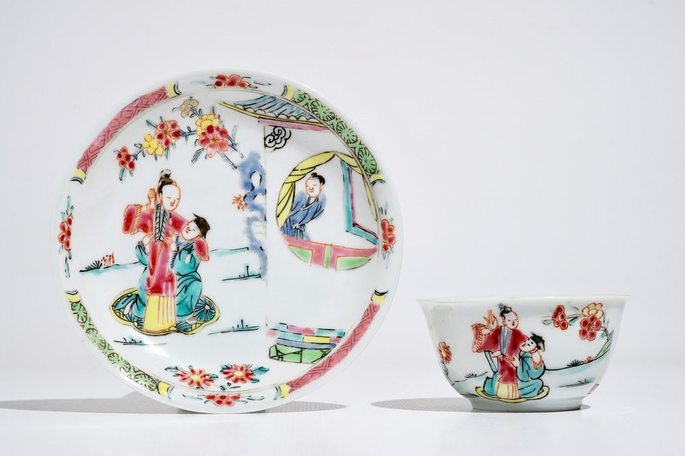 Une tasse et soucoupe en porcelaine de Chine famille rose, Yongzheng