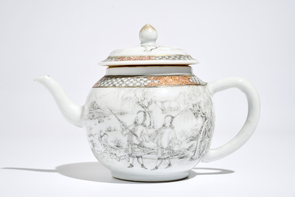 Een Chinese grisaille theepot met decor van Europeanen, Yongzheng