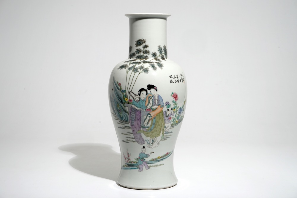 A Chinese famille rose vase with ladies in a garden, 19/20th C.