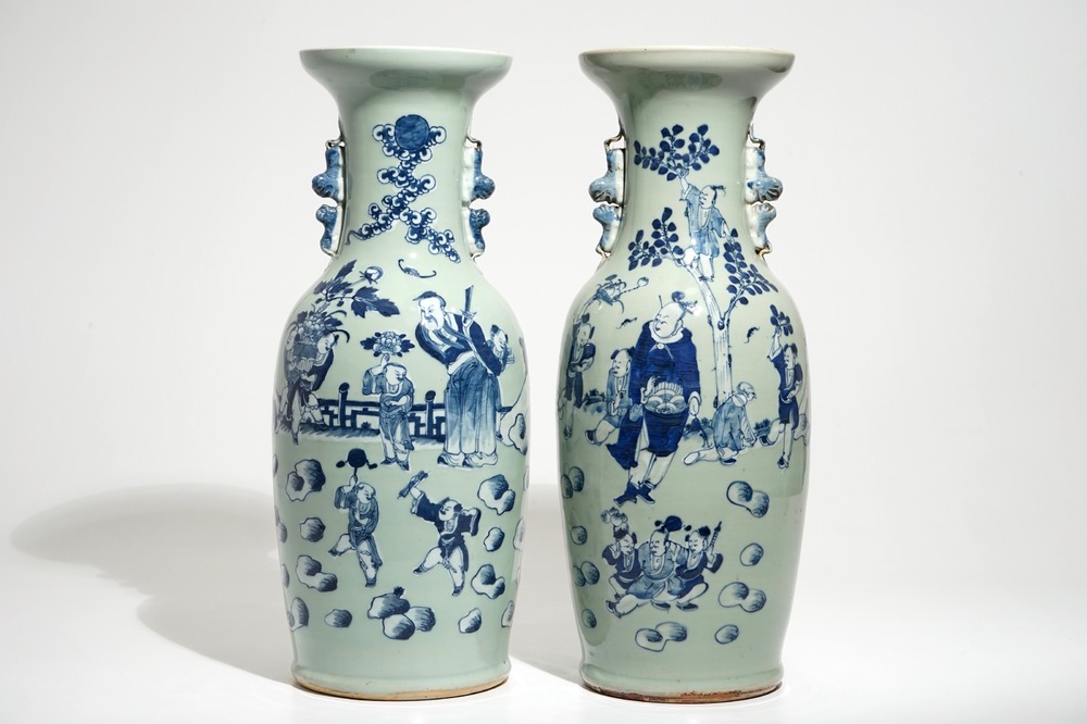 Twee Chinese vazen met blauwwit decor op celadon fondkleur, 19e eeuw