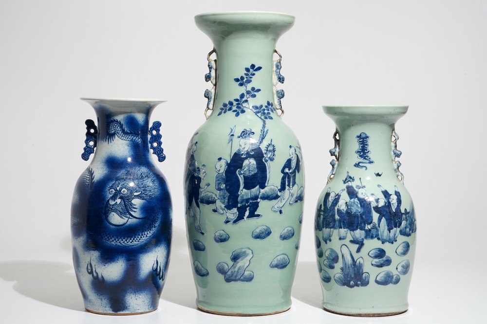 Twee Chinese vazen met blauwwit decor op celadon fondkleur en een drakenvaas, 19e eeuw