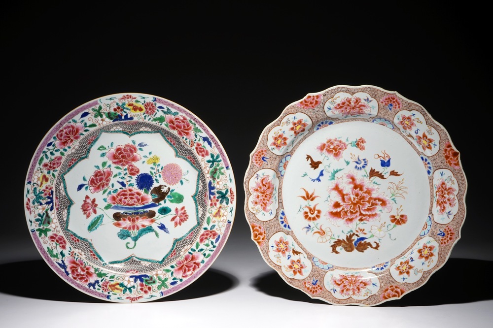 Two Chinese famille rose chargers with floral design, Yongzheng/Qianlong