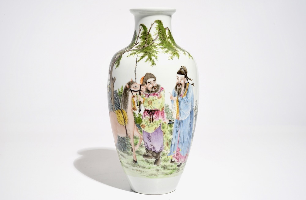 Un vase en porcelaine de Chine famille rose, marque de Ju Ren Tang, R&eacute;publique, 20&egrave;me