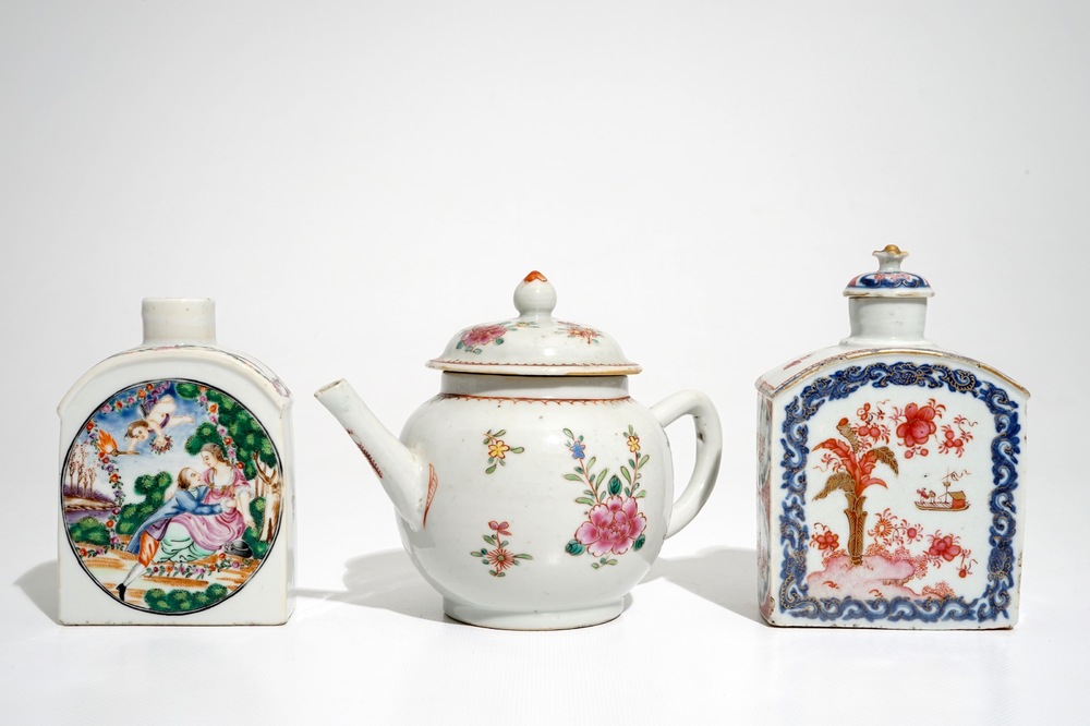 Une th&eacute;i&egrave;re et deux bo&icirc;tes &agrave; th&eacute; en porcelaine de Chine famille rose, Qianlong