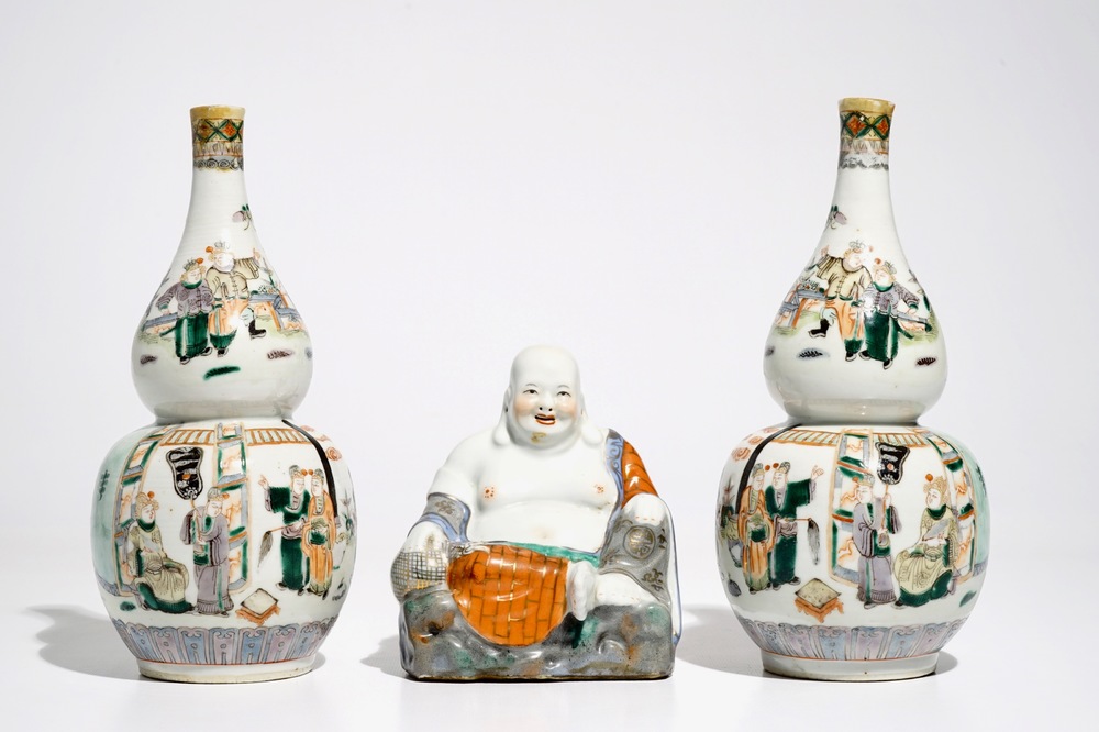 A pair of Chinese famille verte double gourd vases and a Buddha, 19/20th C.