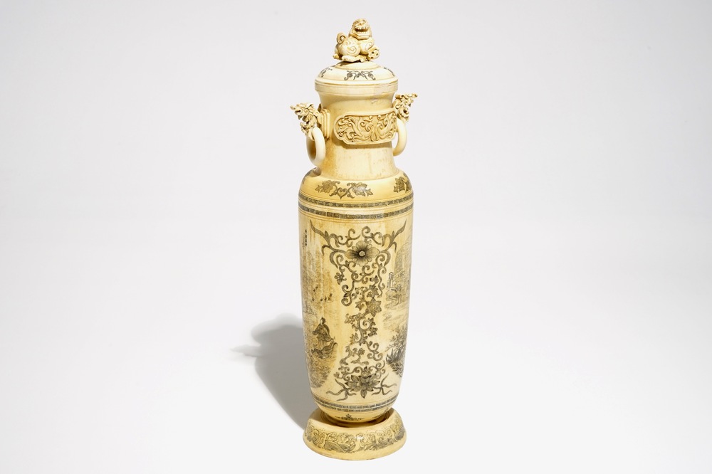 A Chinese ivory vase with cover, 2nd quarter 20th C.