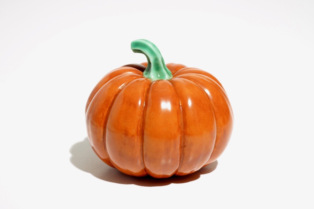 A Chinese coral-glazed model of a pumpkin, 19/20th C.