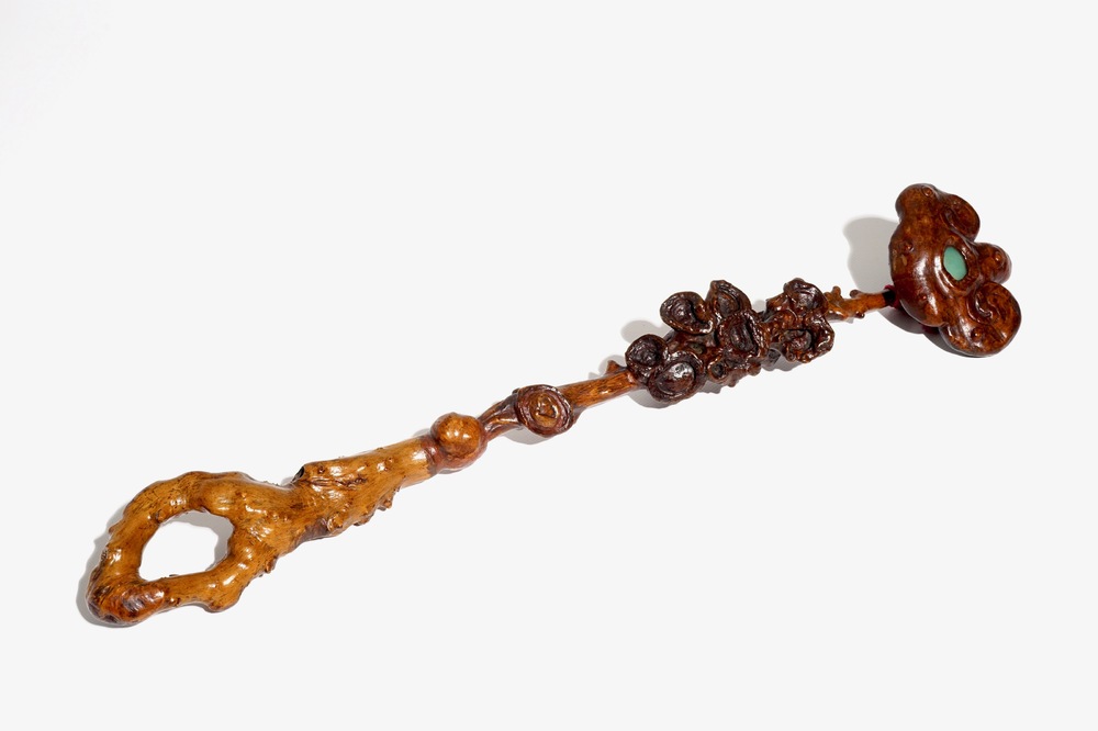A large Chinese root wood ruyi scepter, 19/20th C.