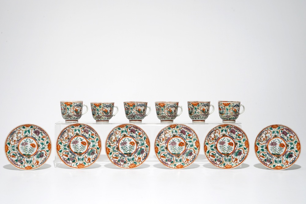 Six tasses et soucoupes en porcelaine de Chine famille verte, 19&egrave;me