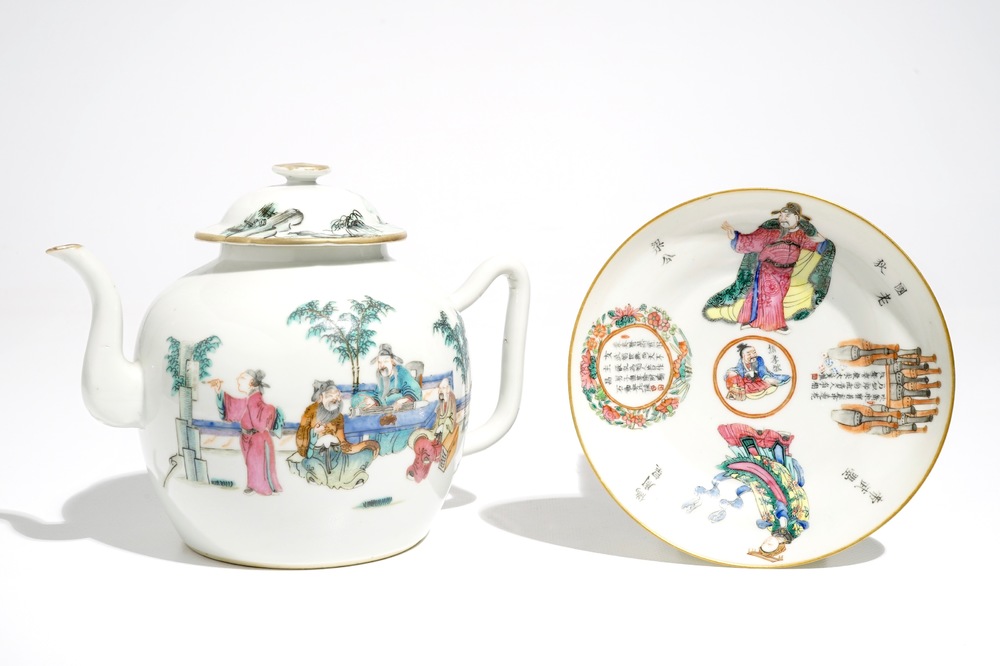 Une th&eacute;i&egrave;re en porcelaine de Chine famille rose et une soucoupe Wu Shuang Pu, 19&egrave;me