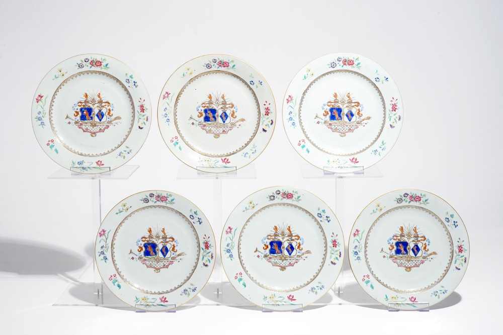 Six assiettes armoiri&eacute;es en porcelaine de Chine famille rose, Qianlong