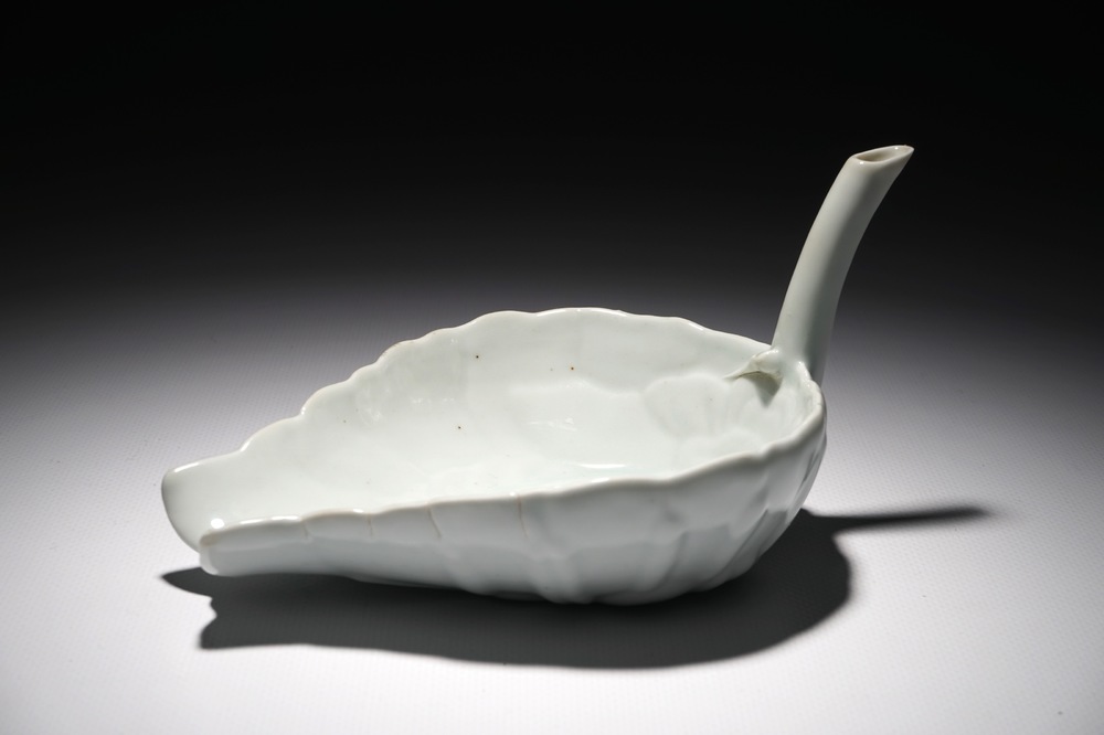 A Chinese blanc de Chine lotus-shaped water dropper, 19/20th C.