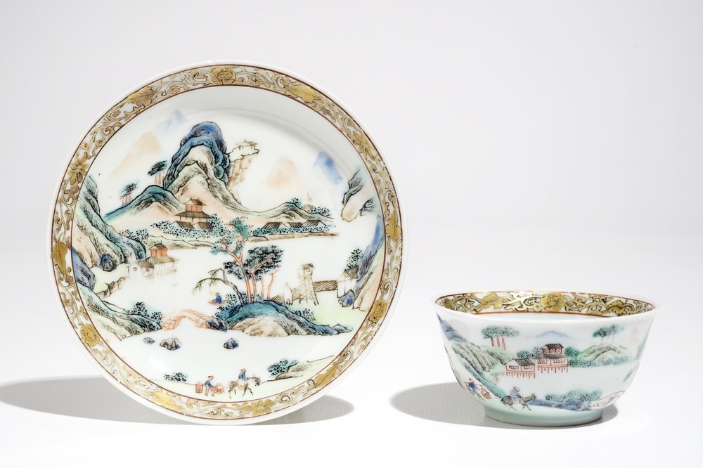 Une tasse et soucoupe en porcelaine de Chine famille rose &agrave; d&eacute;cor d'un paysage, Yongzheng