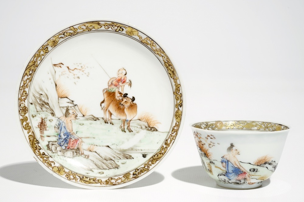 Une tasse et soucoupe en porcelaine de Chine famille rose &agrave; d&eacute;cor raffin&eacute; de figures, Yongzheng