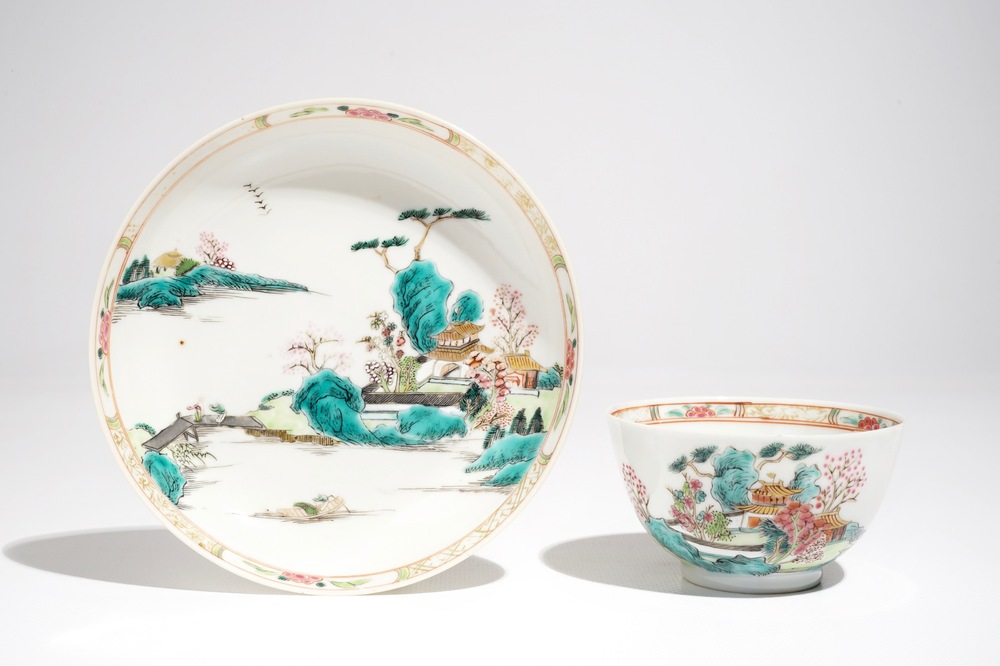 Une tasse et soucoupe en porcelaine de Chine famille rose &agrave; d&eacute;cor d'un paysage, Yongzheng/Qianlong