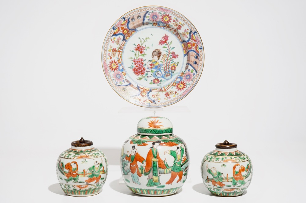 A Chinese famille rose rooster plate, Yongzheng, and three famille verte jars, 19th C.