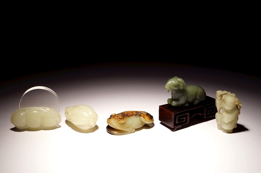 Cinq pi&egrave;ces en jade sculpt&eacute;, Chine, 19/20&egrave;me