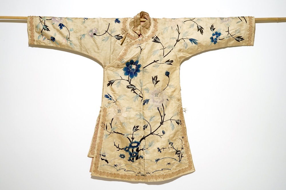 A Chinese embroidered silk woman&rsquo;s robe, late Qing or early Republic