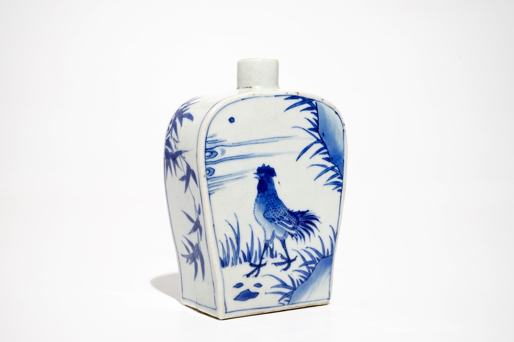 A Chinese blue and white tea caddy with roosters, Transitional period