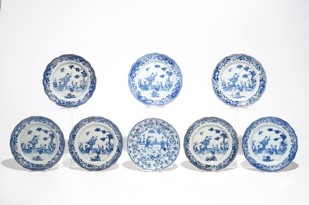 Sept assiettes en porcelaine de Chine bleu et blanc, Kangxi/Yongzheng
