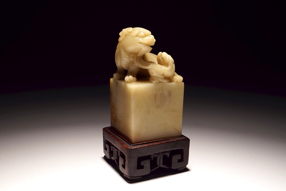 Een Chinese jade stempel met boeddhistische leeuw, 19/20e eeuw