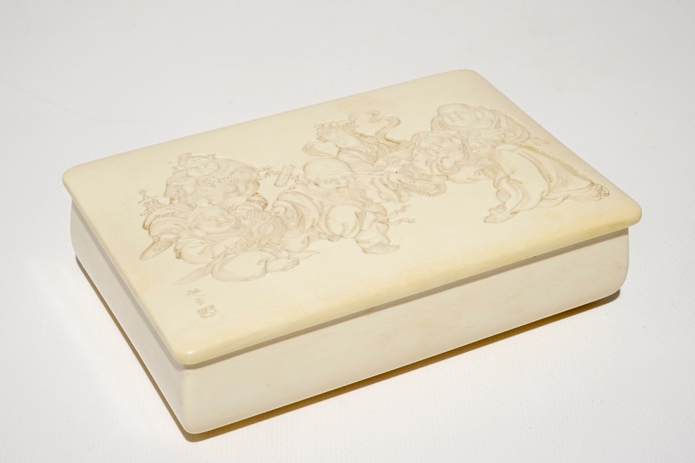 A signed Japanese rectangular carved ivory box and cover, Meiji, 19th C.