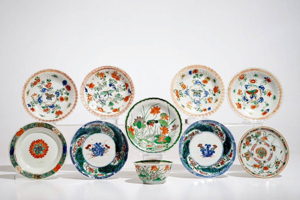 Une tasse et soucoupe en porcelaine de Chine famille verte et huit soucoupes, Kangxi