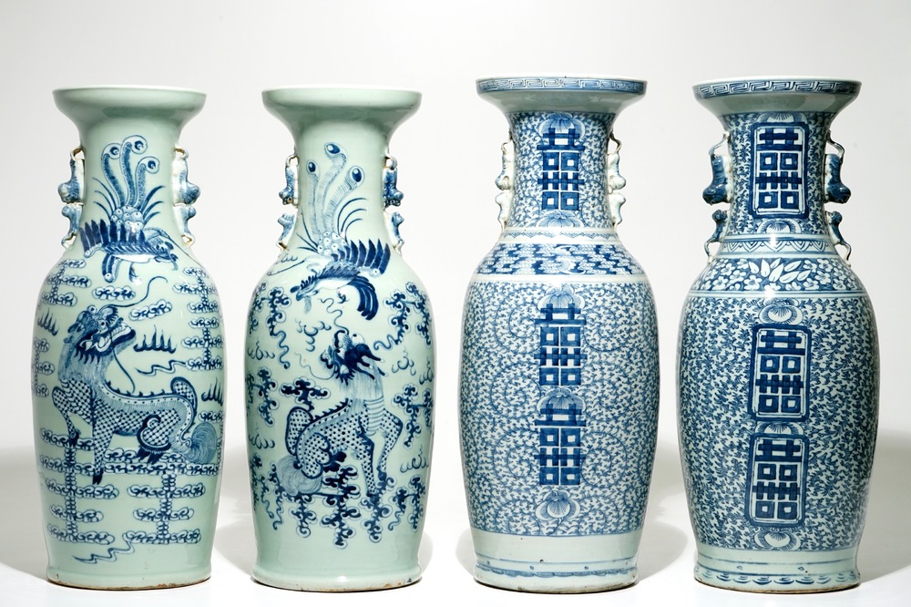 Twee paar Chinese blauwwitte vazen, &eacute;&eacute;n met celadon fondkleur, 19e eeuw