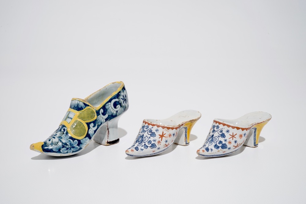 Three polychrome Dutch Delft models of shoes, 18th C.