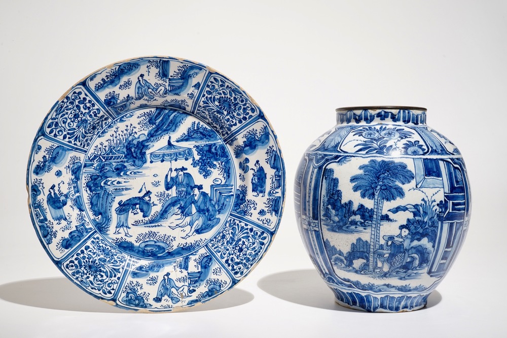 Un pot et un plat en fa&iuml;ence de Delft bleu et blanc &agrave; d&eacute;cor chinoiserie, 2&egrave;me moiti&eacute; du 17&egrave;me