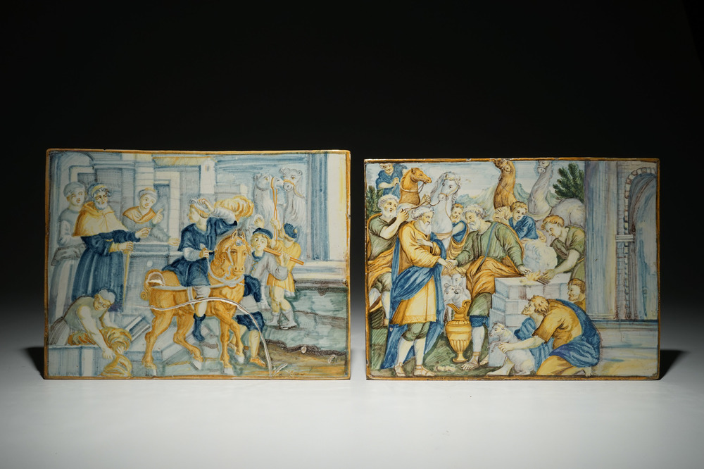 Deux plaques rectangulaires en fa&iuml;ence polychrome de Castelli, Italie, 18&egrave;me