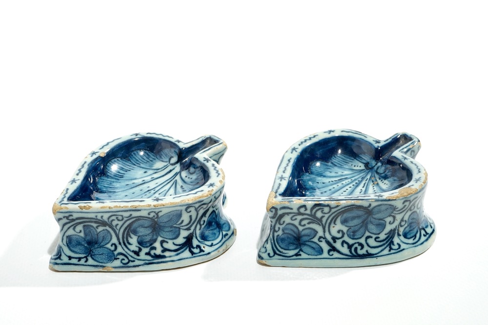 A pair of Dutch Delft blue and white heart-shaped salts, 17/18th C.