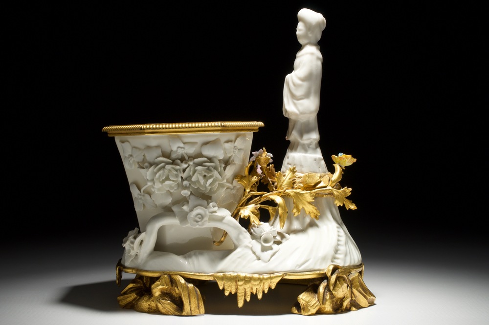 Un groupe en porcelaine blanc de Chine, Meissen et Saint-Cloud &agrave; monture en bronze dor&eacute;, Ateliers Bointaburet &agrave; Paris, 19&egrave;me