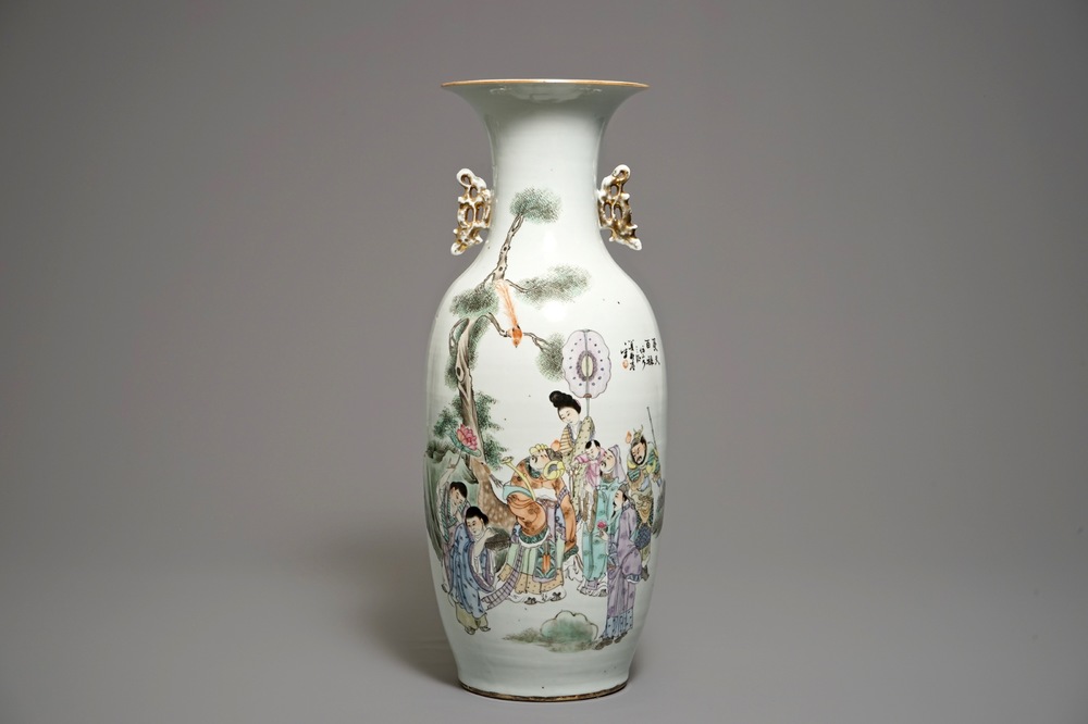 A Chinese famille rose two-sided design vase, 19/20th C.