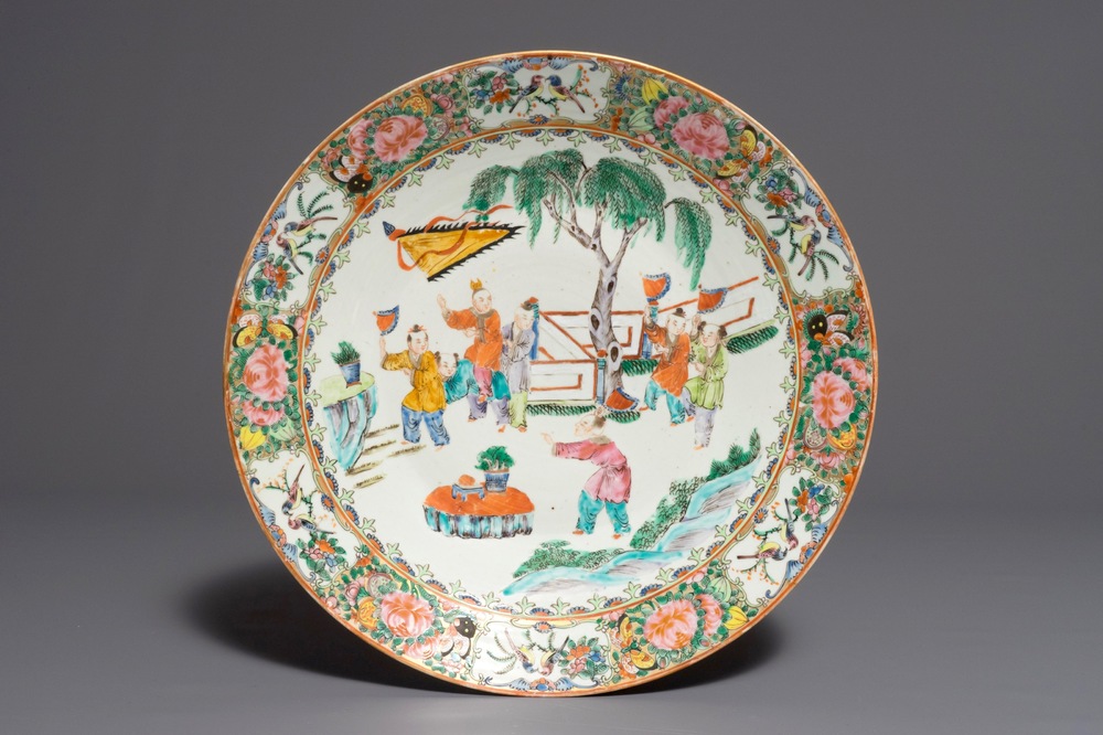 A large Chinese Canton famille rose charger, 19th C.