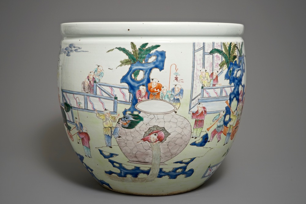 (LOT WITHDRAWN) A large Chinese famille rose 'hundred boys' fish bowl, 19/20th C.