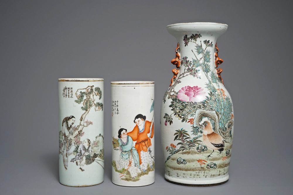 Two Chinese qianjiang cai hat stands and a vase, 19/20th C.