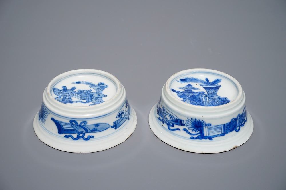 A pair of round Chinese blue and white salts with antiquities design, Kangxi