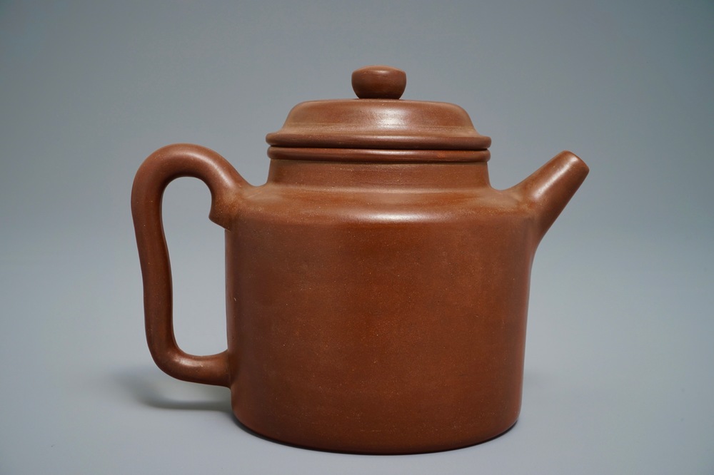 A Chinese Yixing teapot and cover, mark of Shao Daheng, 19/20th C 