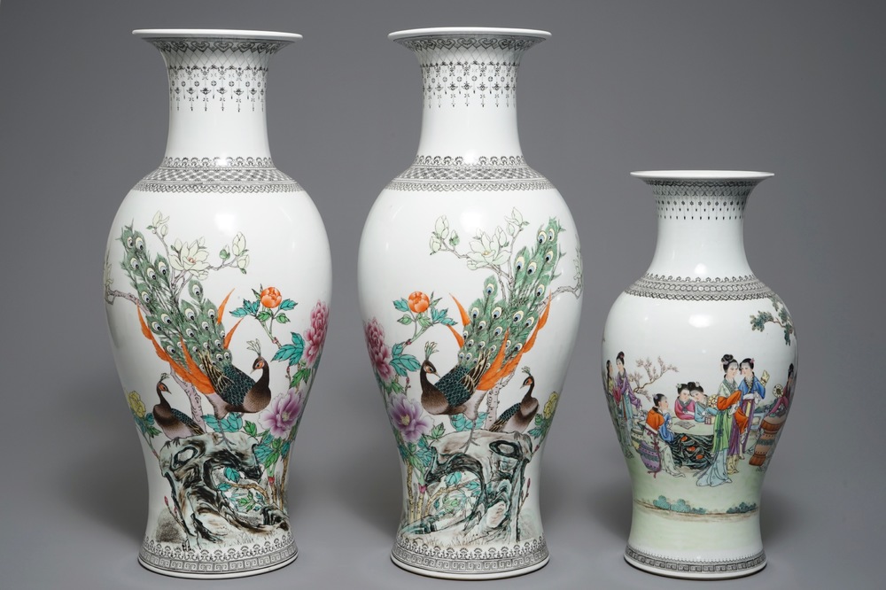 Trois vases en porcelaine de Chine famille rose, R&eacute;publique, 20&egrave;me