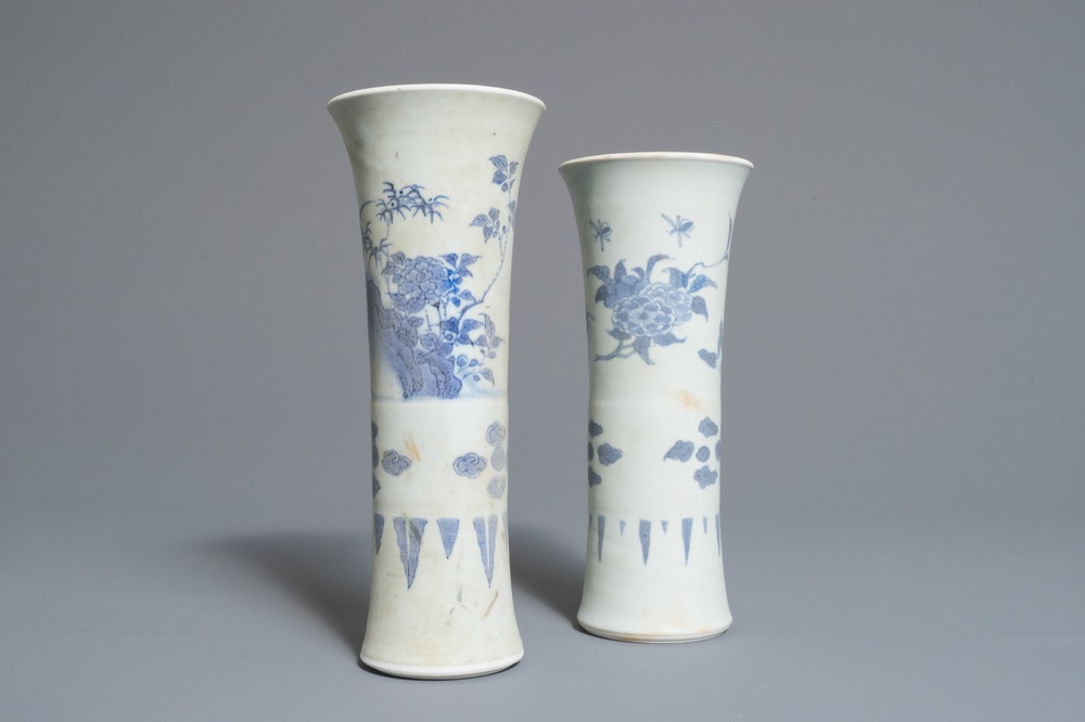 Une paire de vases du Hatcher cargo en porcelaine de Chine bleu et blanc, &eacute;poque Transition